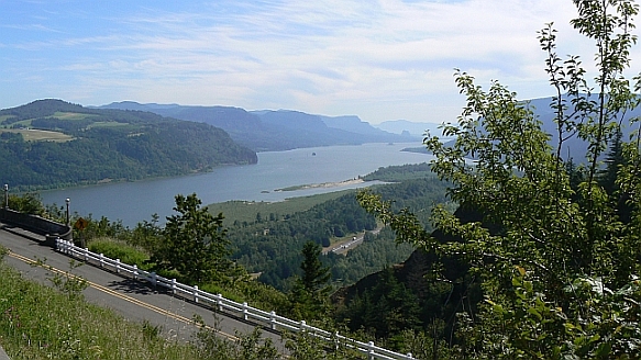 Columbia_River_Gorge_2.jpg