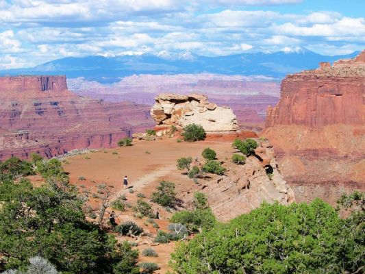 allein in den Canyonlands
Seltener besucht als die anderen Parks und daher nicht so überlaufen, aber dennoch sehenswürdig: Der Canyonlands Nationalpark bei Moab in Utah
