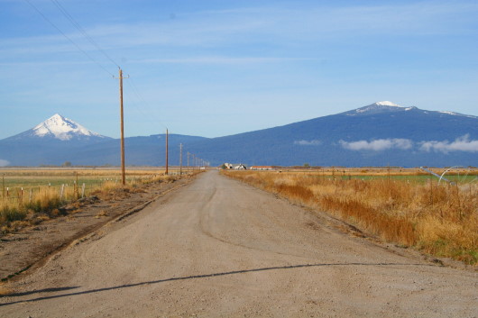 2006-10-18 01Mt. McLoughlin - Mt. Thielsen.jpg