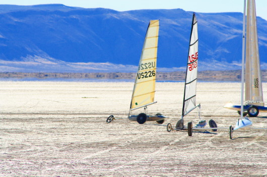 2006-10-20 04 Strandsegler in der Alvord Desert.jpg