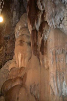 2006-10-05 11 Flowstone in der Moaning Cavern.jpg