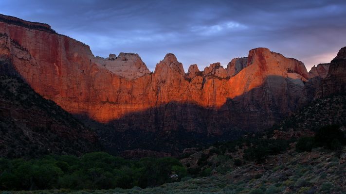 Towers of Virgin
Sunrise hinter dem Zion Museum
Schlüsselwörter: Zion National Park