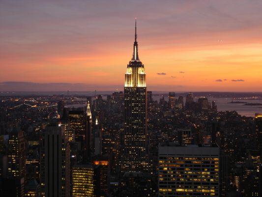 Top of The Rock
Blick vom GE Building auf Empire State Building und Downtown New York City
Schlüsselwörter: New York Manhattan Empire State Building Rockefeller