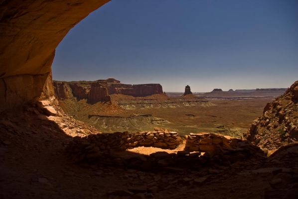 False Kiva - Canyonlands NP
Die False Kiva bietet ein wunderschönes Fotomotiv und man ist ungestört - hier verirren sich täglich nicht so viele Leute hin.
Schlüsselwörter: False Kiva Canyonlands