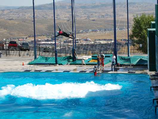 Freestyle Skispringen in´s Becken
