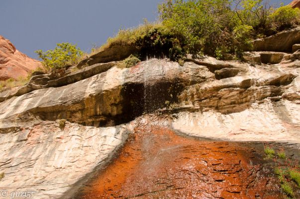 spärlicher Wasserfall
