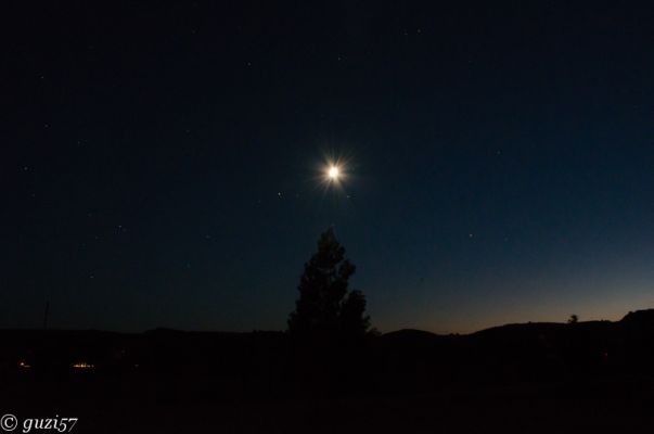 Mond und Sterne
