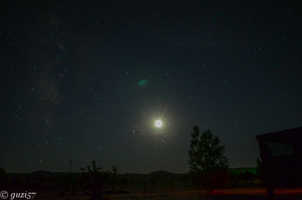 Mond und Sterne
