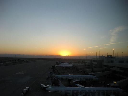 Sunset Denver Airport
Schlüsselwörter: Airportsunset
