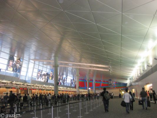 Flughafen
Imigration Line
