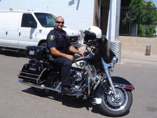 Freundlicher Cop
