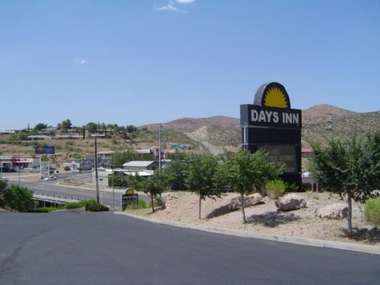 Exzelentes Days Inn
