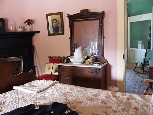 Yuma Quartermaster Depot State Historic Park
Schlafzimmer mit Waschtisch
