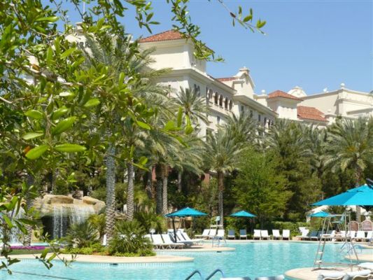JW Marriott
Pool
