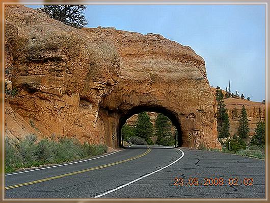 künstlicher Arch am Red Canyon
