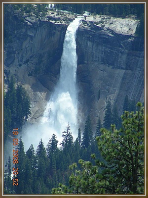 ein Wasserfall vom Glacierpoint aus
