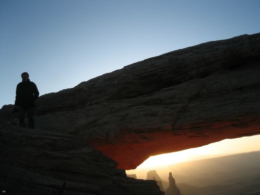 Sunrise am Mesa Arch im Canyonlands NP
