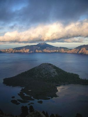 Crater Lake NP
Ein Unwetter zieht über dem Crater Lake auf.
