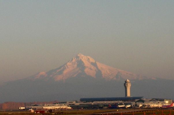 PDX
Von Europa aus gibt es nur von Frankfurt und Amsterdam Direktfluege nach Portland.
Schlüsselwörter: Portland, Oregon, PDX, Mt.Hood