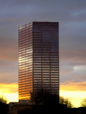 Big Pink
Die Abendsonne reflektiert sich im US Bank Tower.
