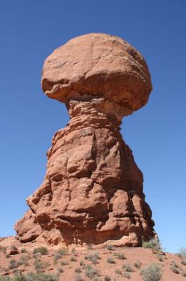 Balanced_Rock_Arches.JPG