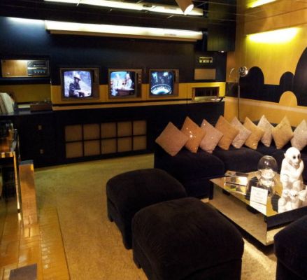 GracelandTVroom1.jpg