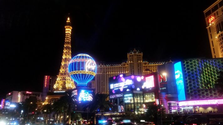 Strip_Paris.jpg