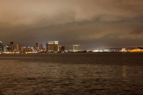 San Diego bei Nacht (inkl. Coronado Bridge) 

Schlüsselwörter: San Diego,Skyline,Nacht