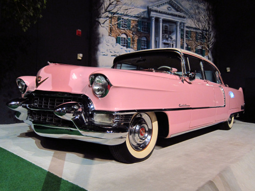 Elvis rosa cadillac

