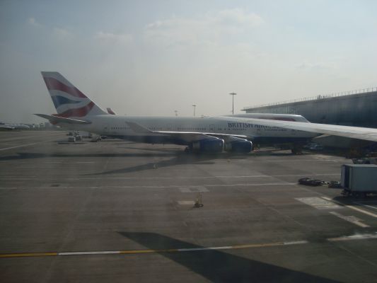 Zwischenstopp in London Heathrow
Schlüsselwörter: FLughafen London Heathrow