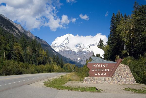 Mount Robson.jpg