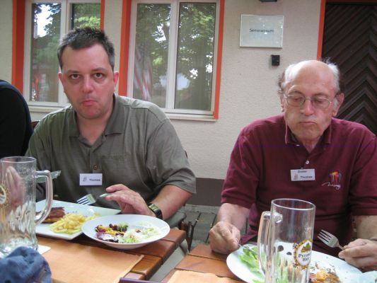 Thomas und Dieter mit Hamsterbacken...
