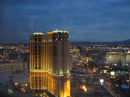 Feuer und Eis - Vegas und Nationalparks im Jan. 2008
Ebenfalls Blick aus dem 60. Stock (Wynn)
