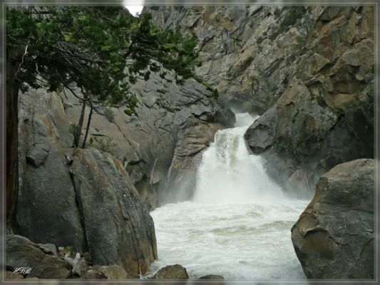 comp_Kings_Canyon_-_Roaring_Falls_(1).jpg